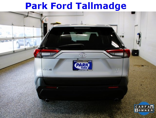 2024 Toyota RAV4 LE photo 4