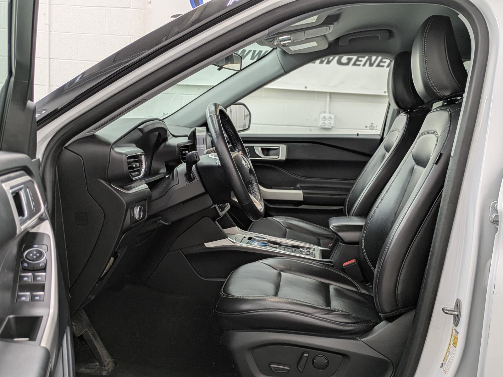 2021 Ford Explorer XLT photo 2