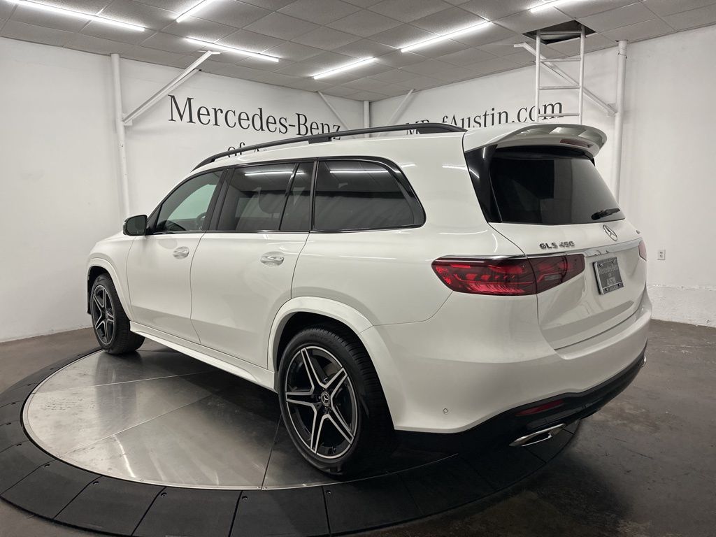 2026 Mercedes Benz GLS 450 4MATIC photo 4