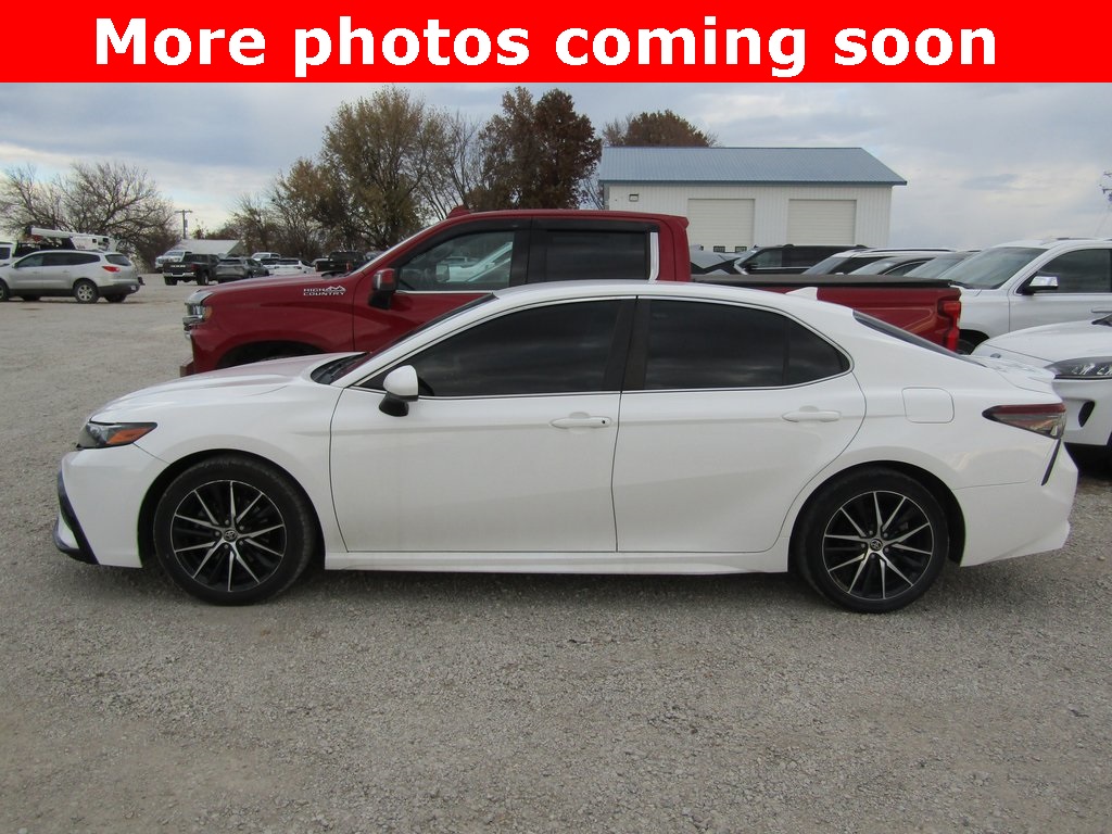2021 Toyota Camry SE photo 2