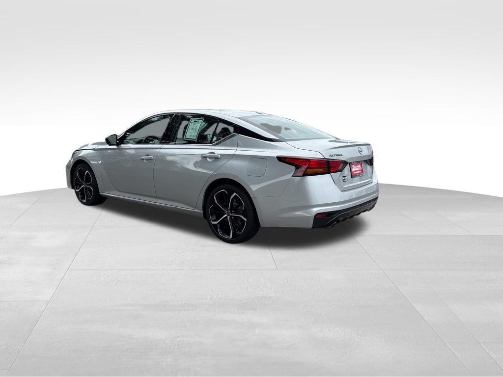 2023 Nissan Altima 2.5 SR photo 4