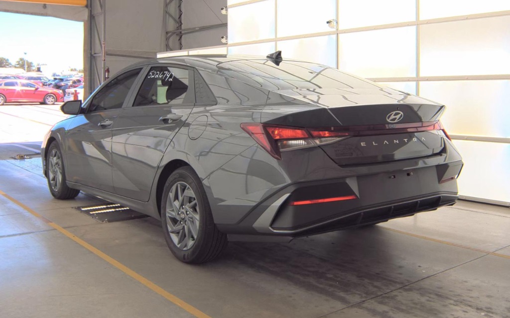 2024 Hyundai Elantra SEL photo 4