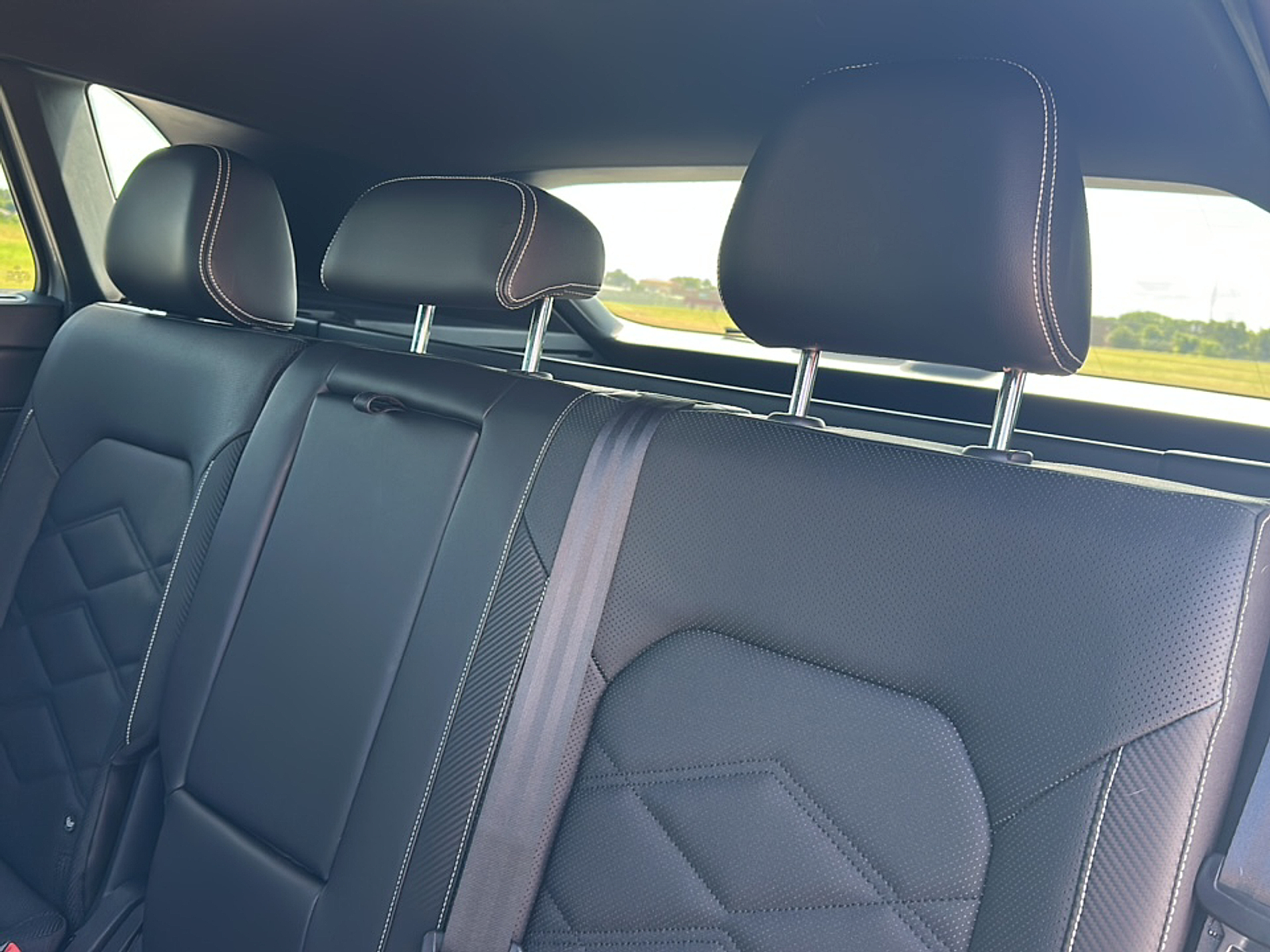 2024 Volkswagen Atlas Cross Sport SE Technology photo 4