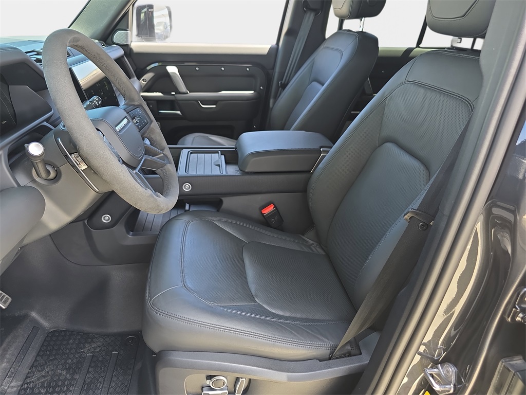 2024 Land Rover Defender 130 V8 photo 16