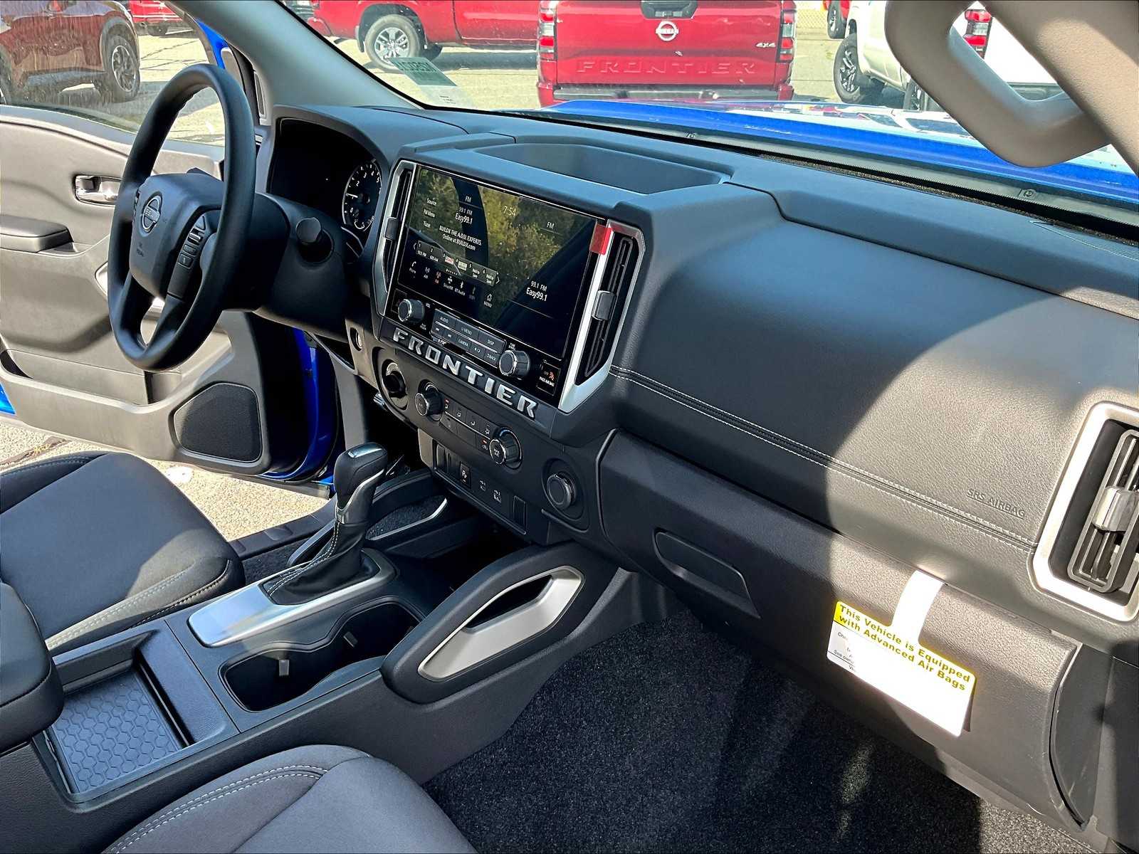 2025 Nissan Frontier SV photo 12