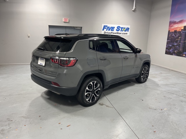 2023 Jeep Compass Limited photo 3