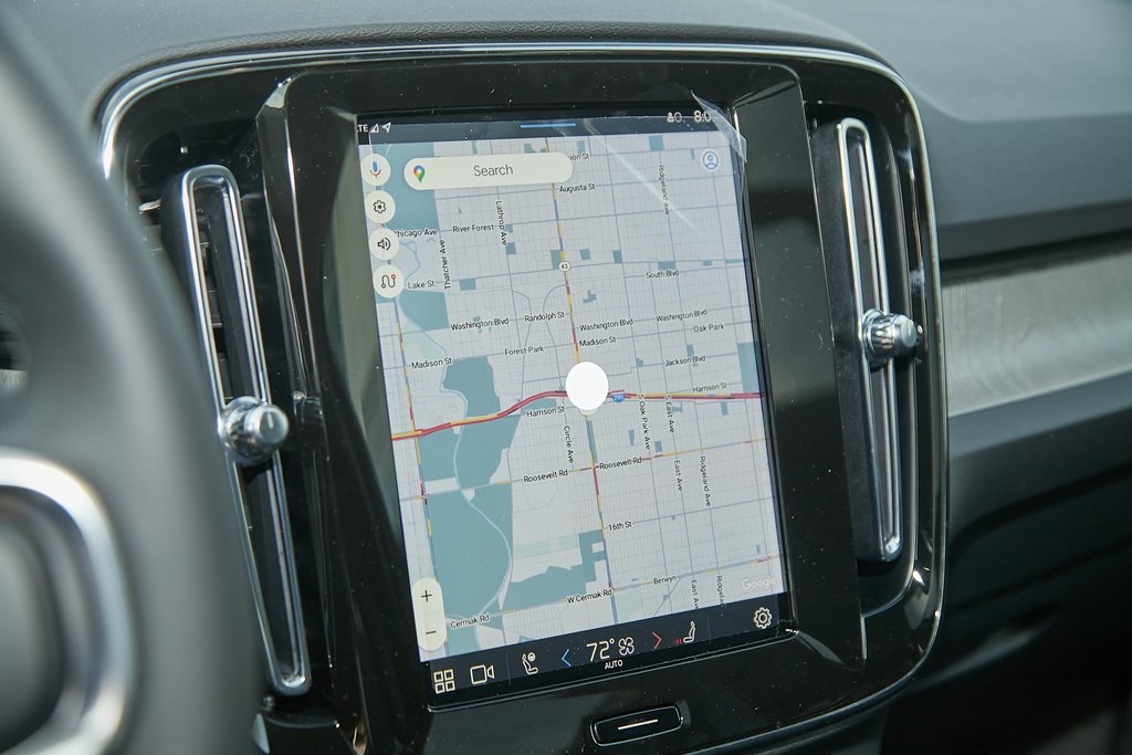 2025 VOLVO XC40 - Image 11