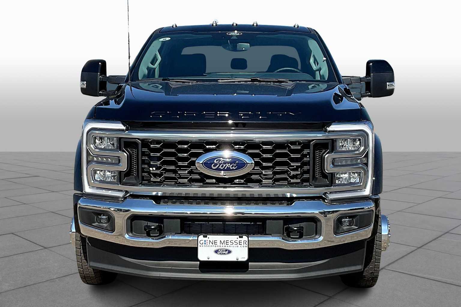 2026 Ford F-450 Lariat photo 3