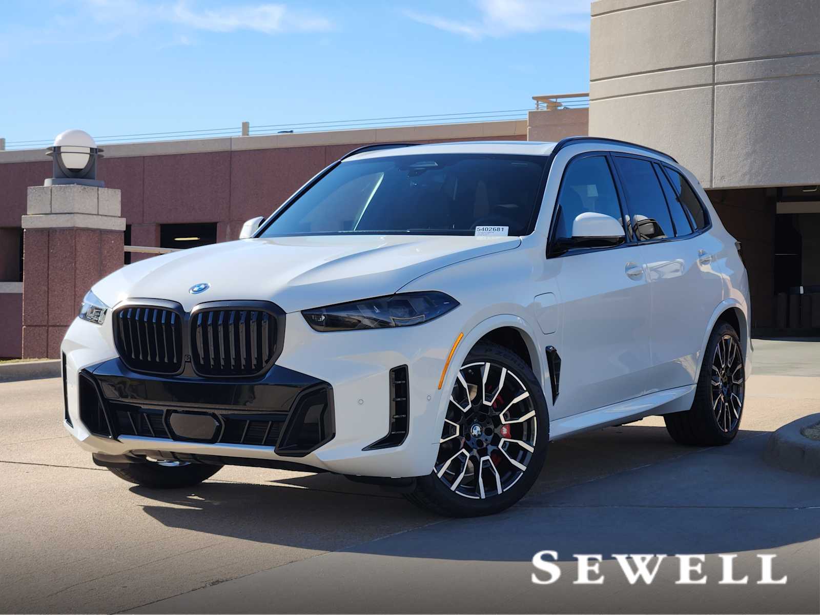 2026 BMW X5 50e's photo