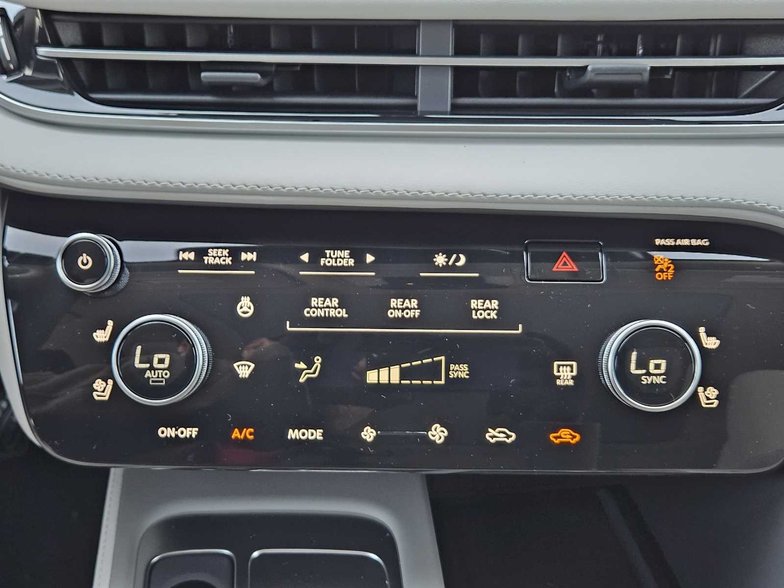 2026 Infiniti QX60 Luxe photo 13