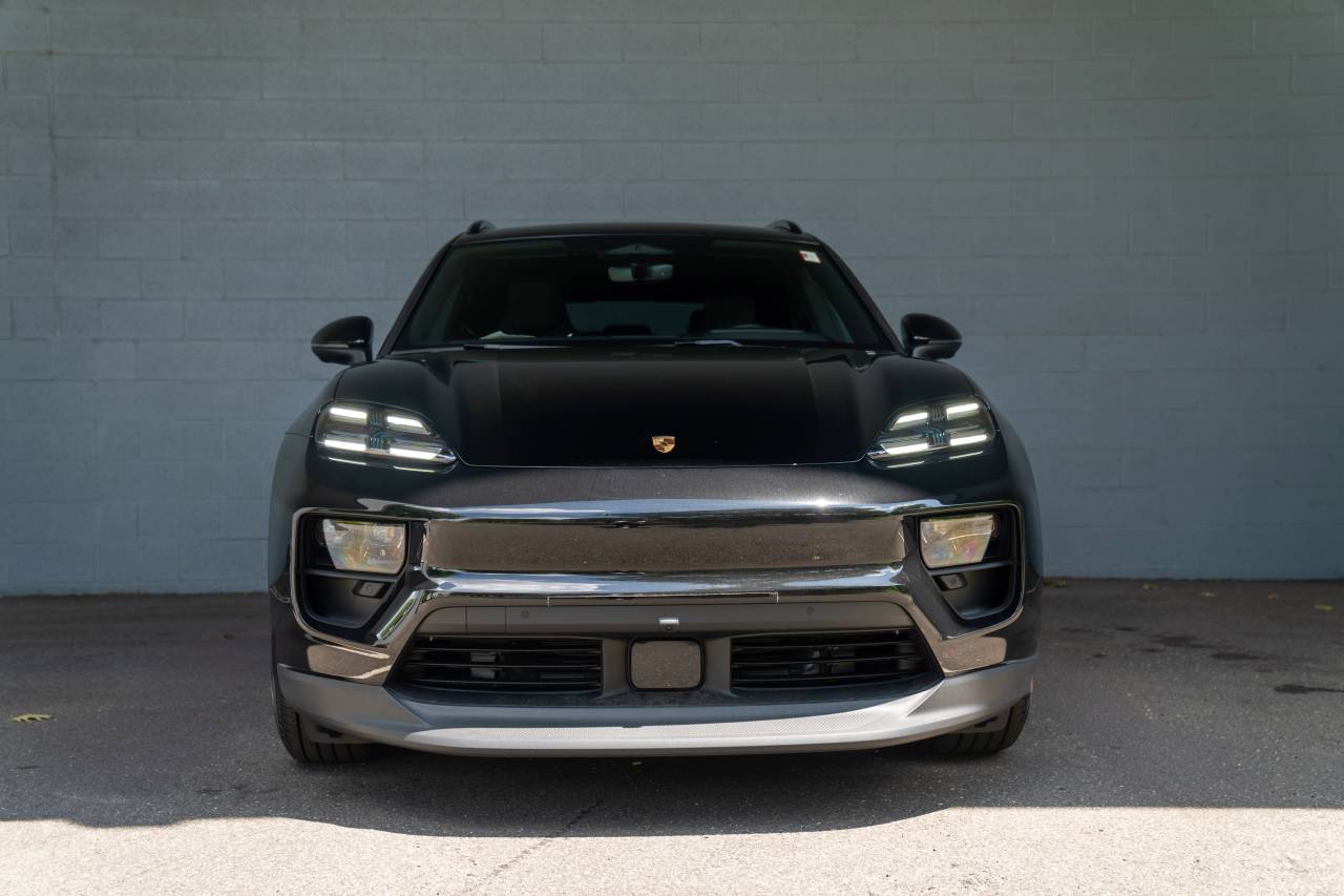 2025 Porsche Macan 4 Electric photo 12