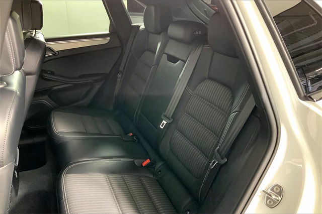 2023 Porsche Macan T photo 22