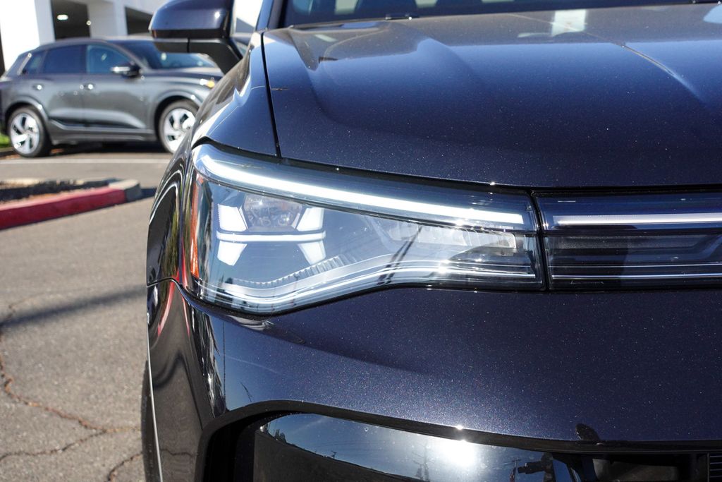 2025 Volkswagen Taos SEL photo 4