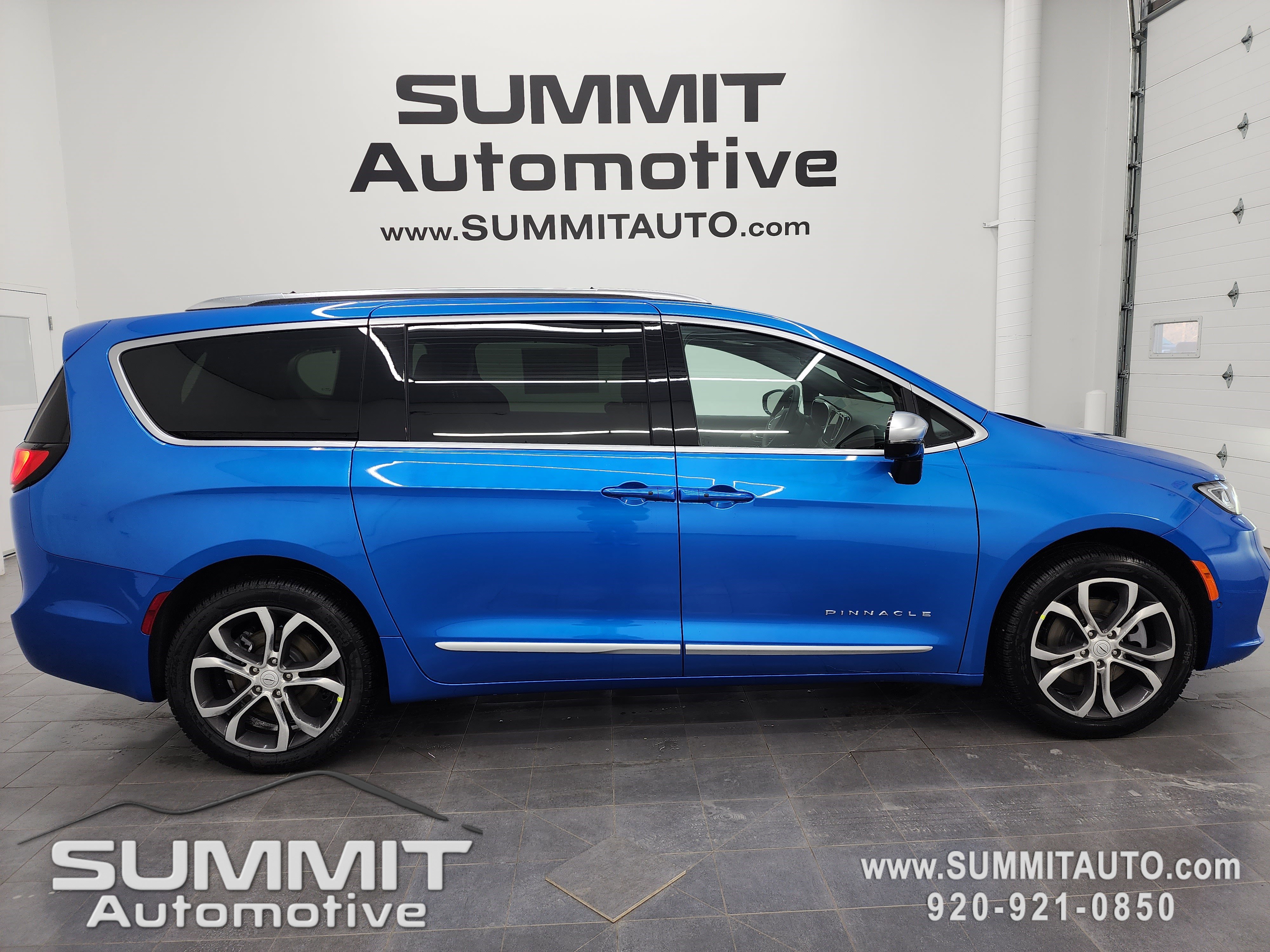 2026 Chrysler Pacifica Pinnacle's photo