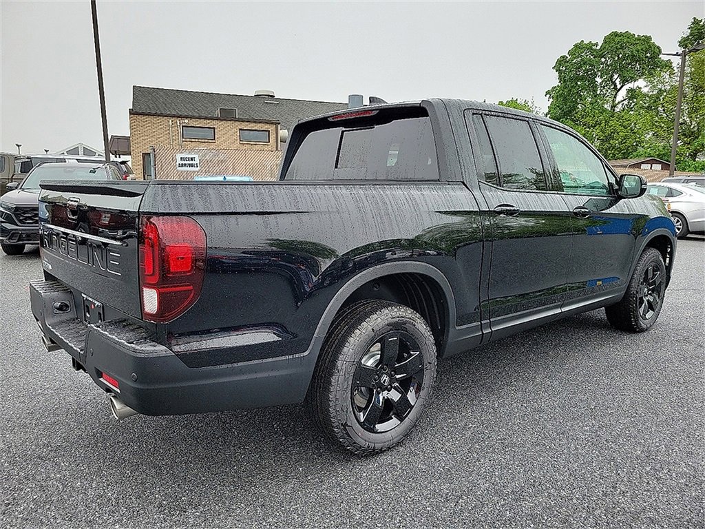 2025 Honda Ridgeline Black Edition photo 3