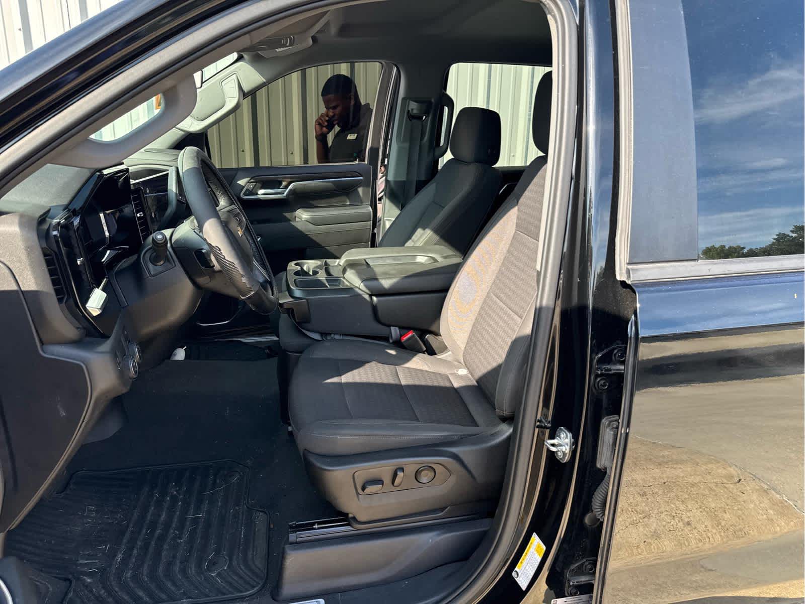 2022 Chevrolet Silverado LT photo 9