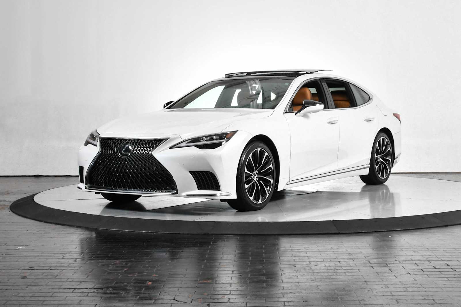 2023 Lexus LS Base's photo