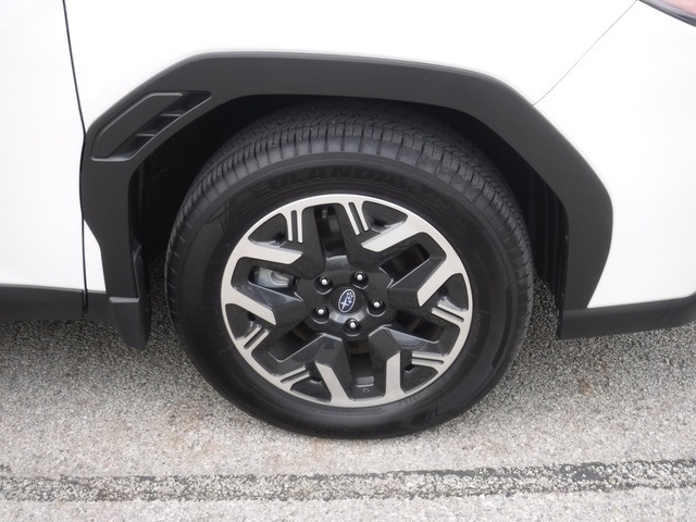 2025 Subaru Forester Premium photo 4