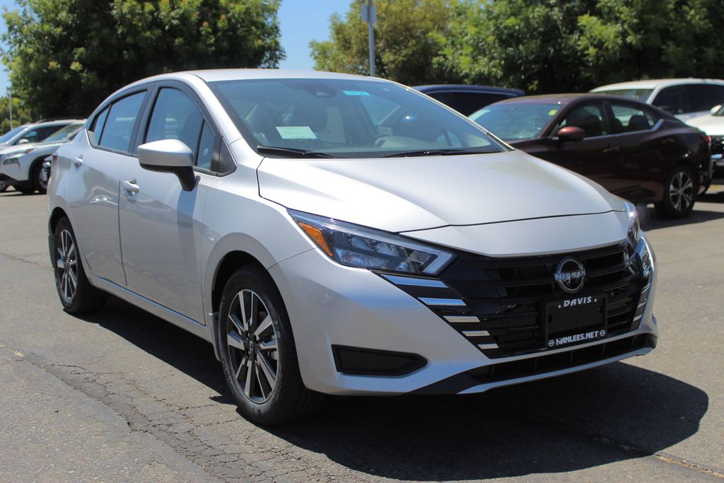 2025 Nissan Versa 1.6 SV photo 4