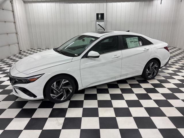 2025 Hyundai Elantra SEL's photo