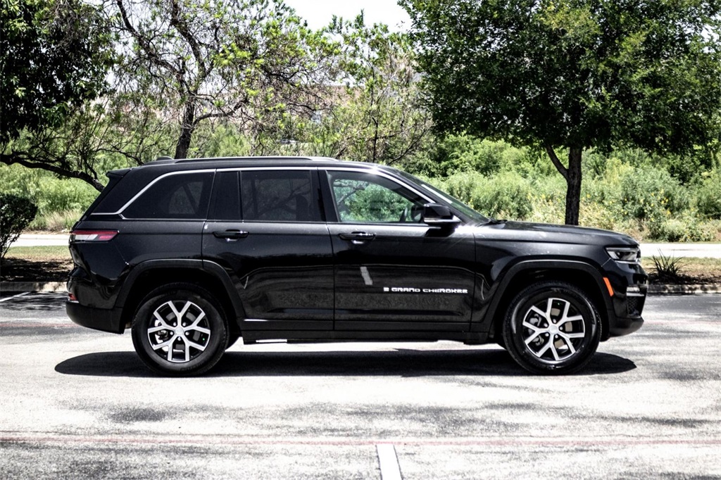 2024 Jeep Grand Cherokee Limited photo 3