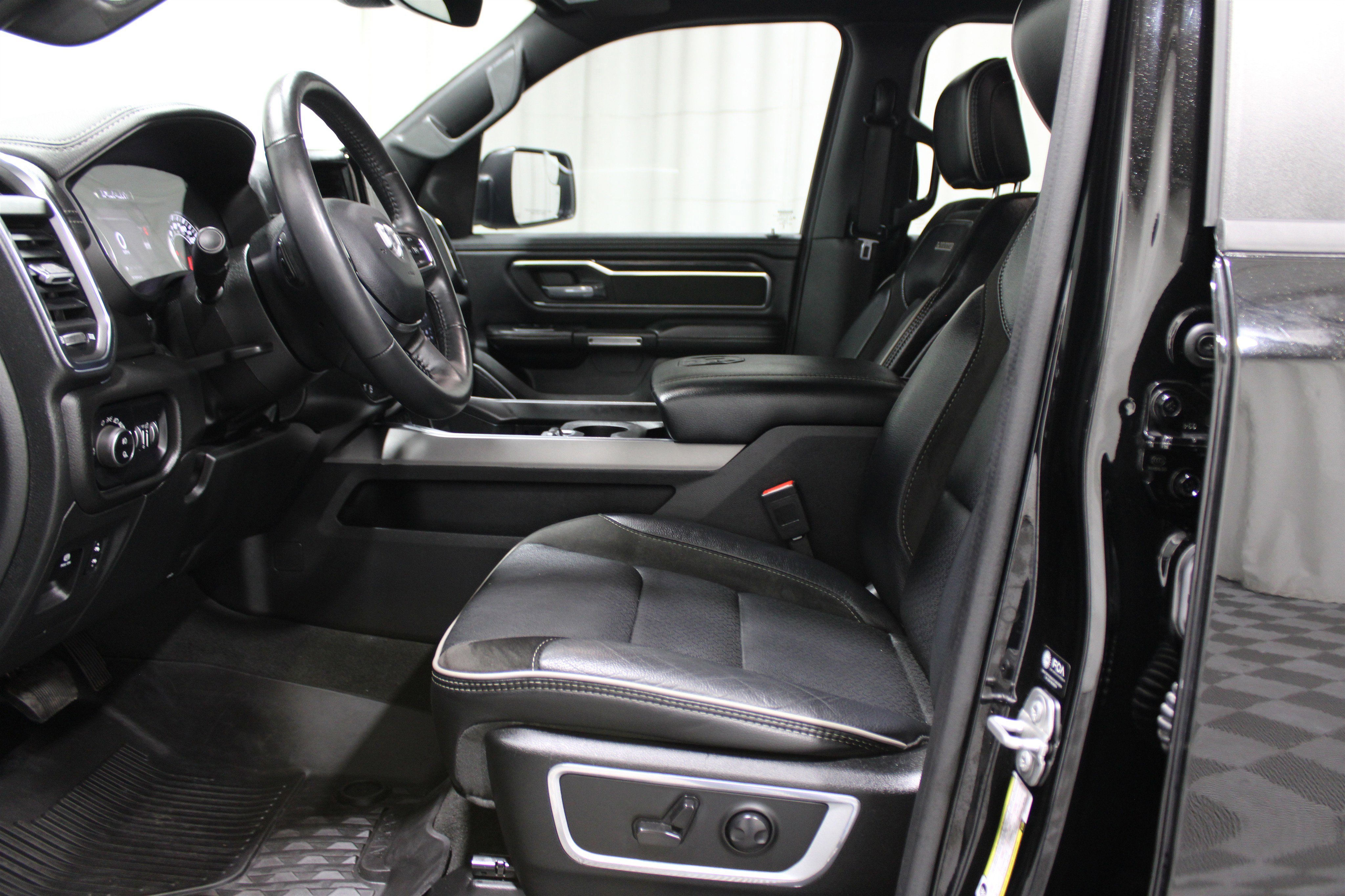 2024 Ram 1500 Laramie photo 3