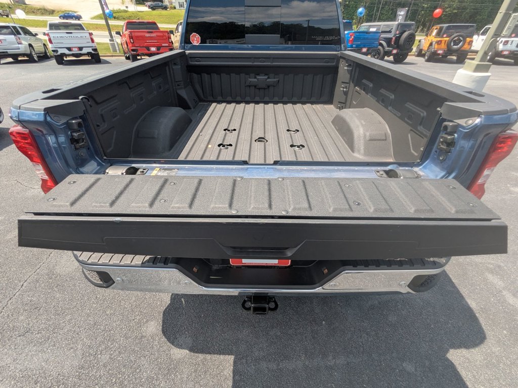 2025 Chevrolet Silverado 3500HD LT photo 18