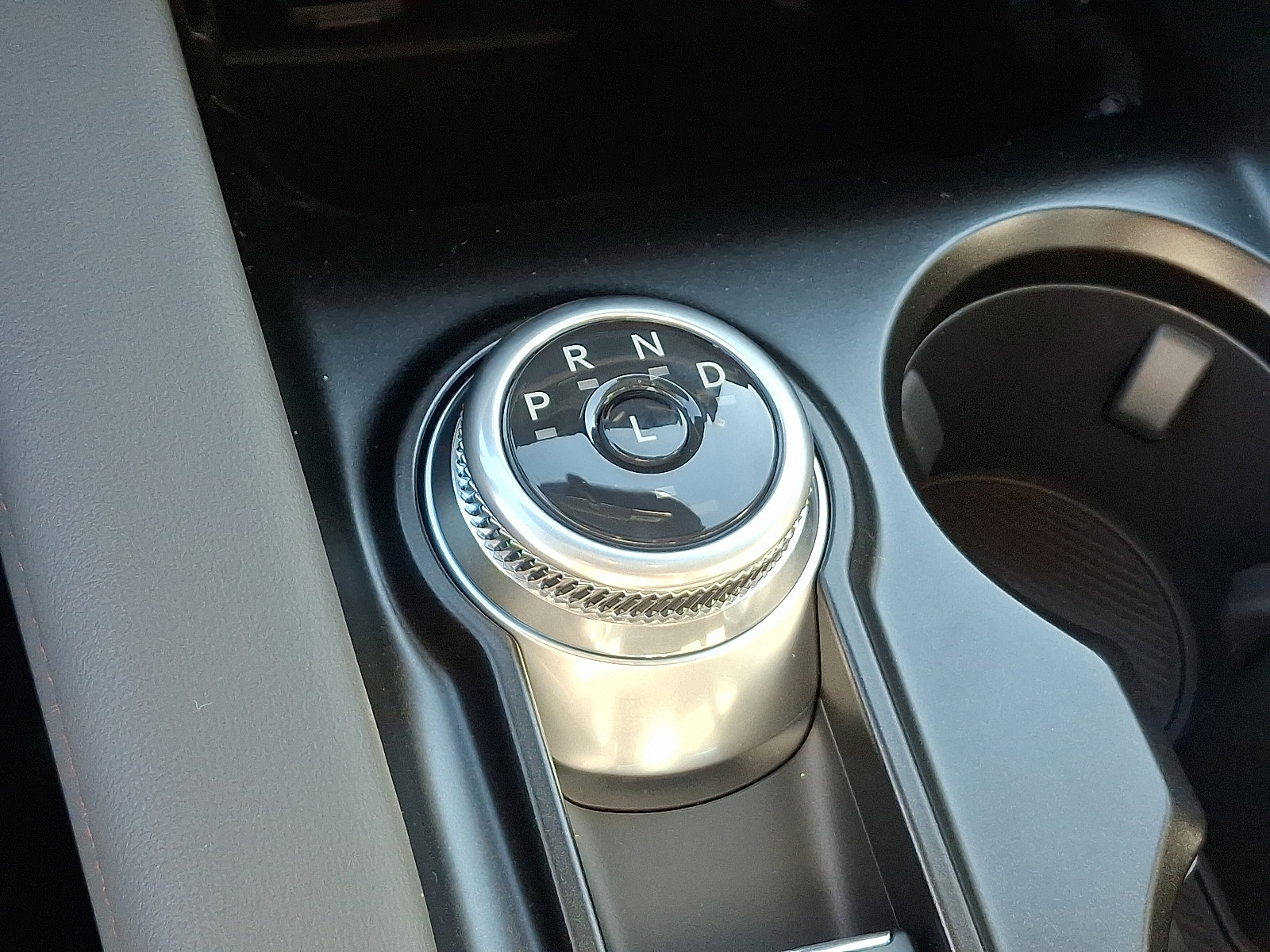 2025 Ford Explorer photo 2
