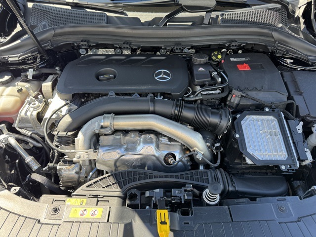 2025 Mercedes Benz GLA 250 4MATIC photo 4