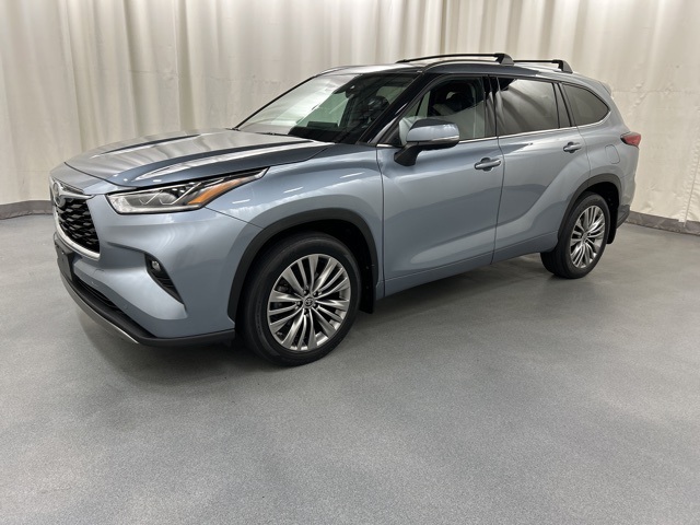2022 Toyota Highlander Platinum photo 2