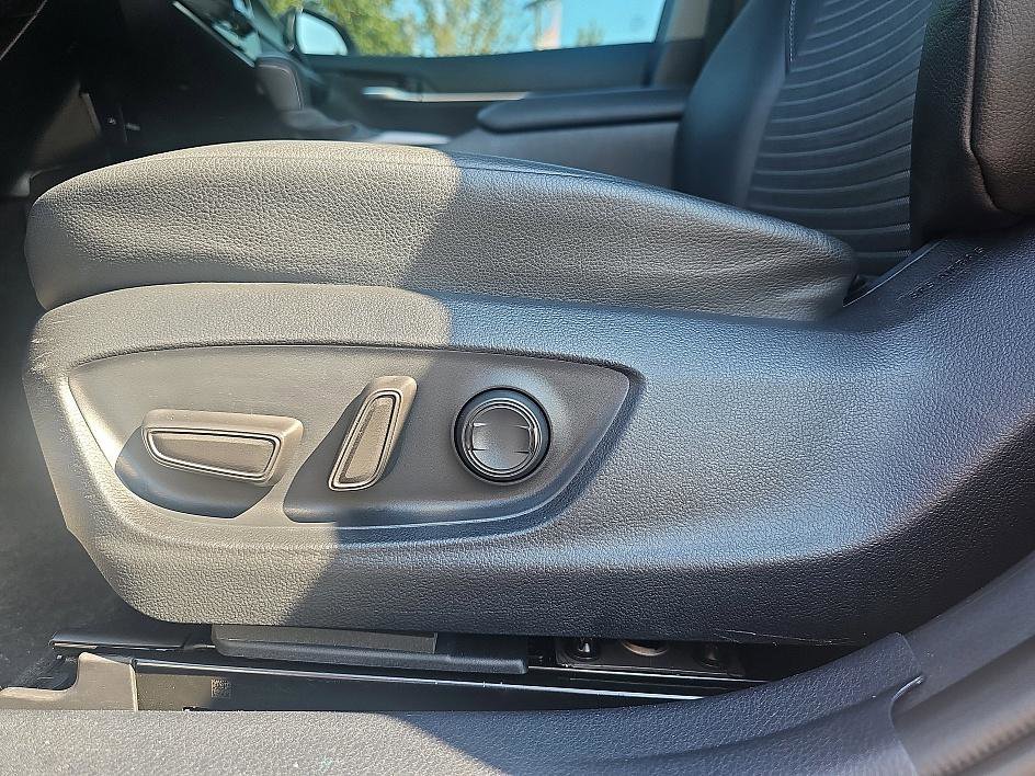 2023 Toyota Camry SE photo 14
