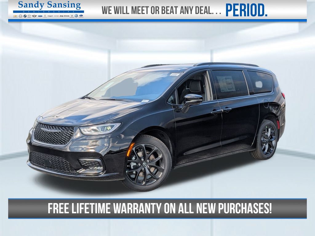 2026 Chrysler Pacifica Select's photo