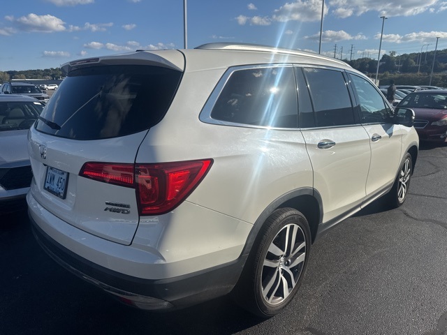 2018 Honda Pilot Touring photo 2