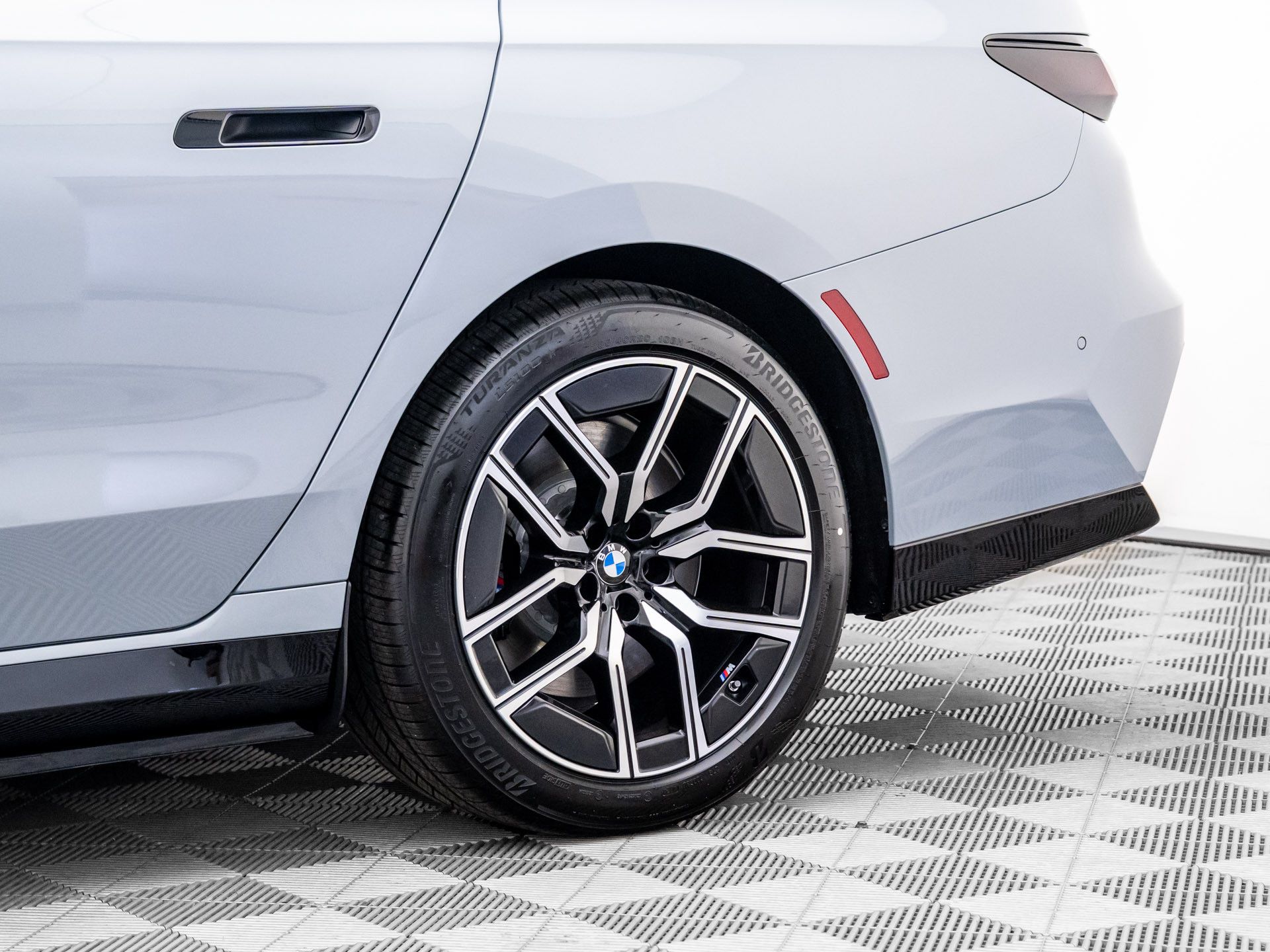 New 2025 Brooklyn Grey Metallic BMW 750e xDrive image 35