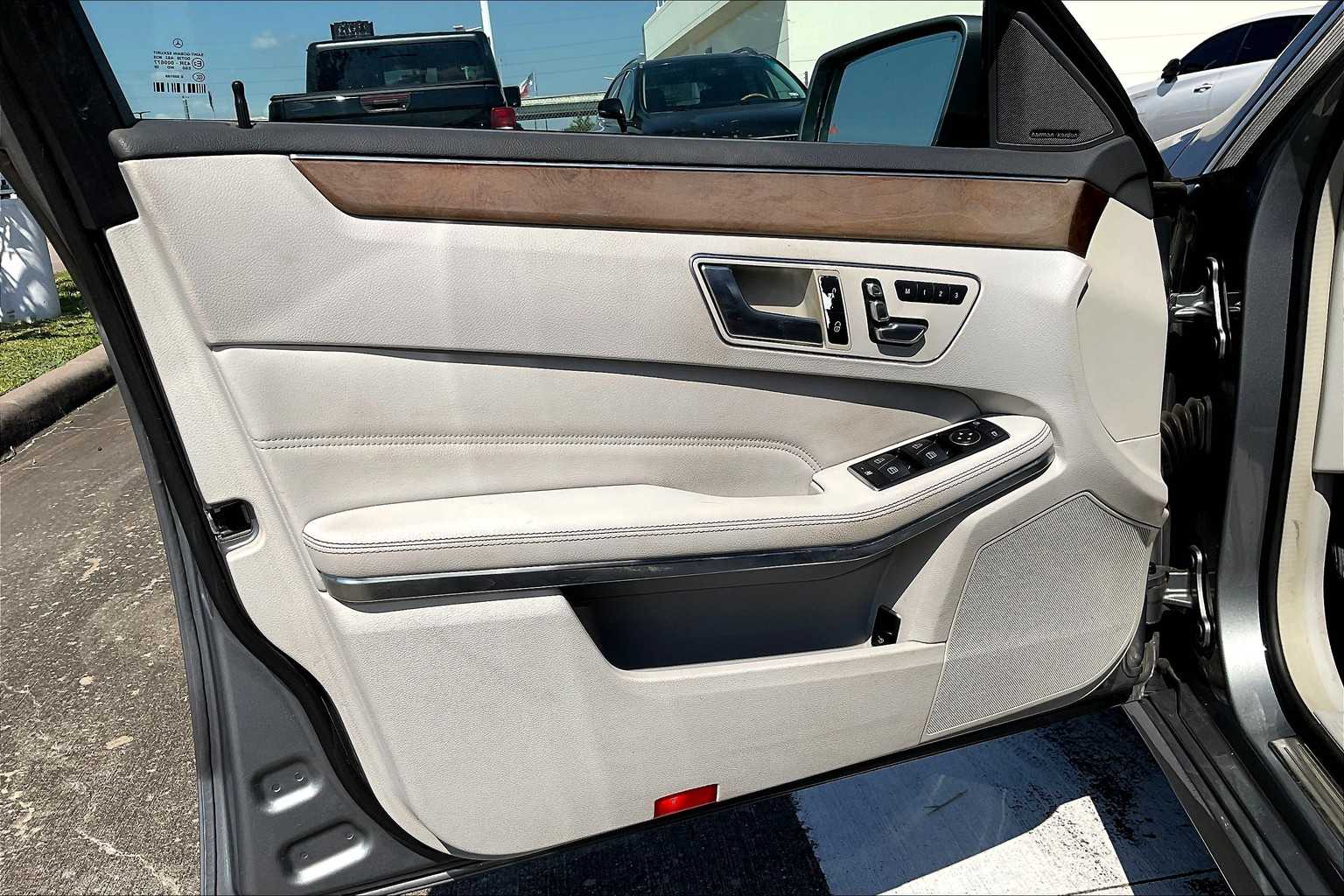 2014 Mercedes Benz E 350 photo 18