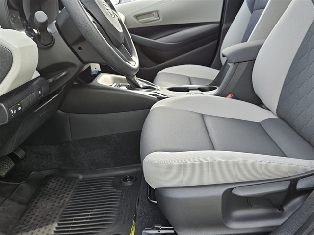 2025 Toyota Corolla Hybrid LE photo 4