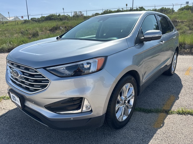 2024 Ford Edge Titanium photo 2