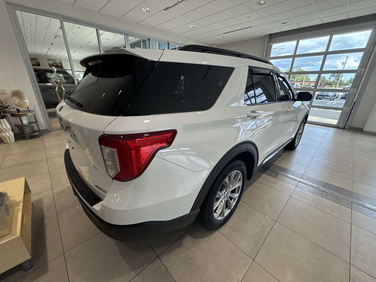 2023 Ford Explorer XLT photo 3