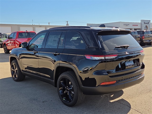 2025 Jeep Grand Cherokee Limited photo 3