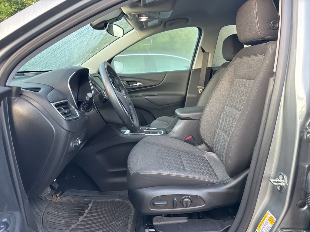 2023 Chevrolet Equinox LT photo 3