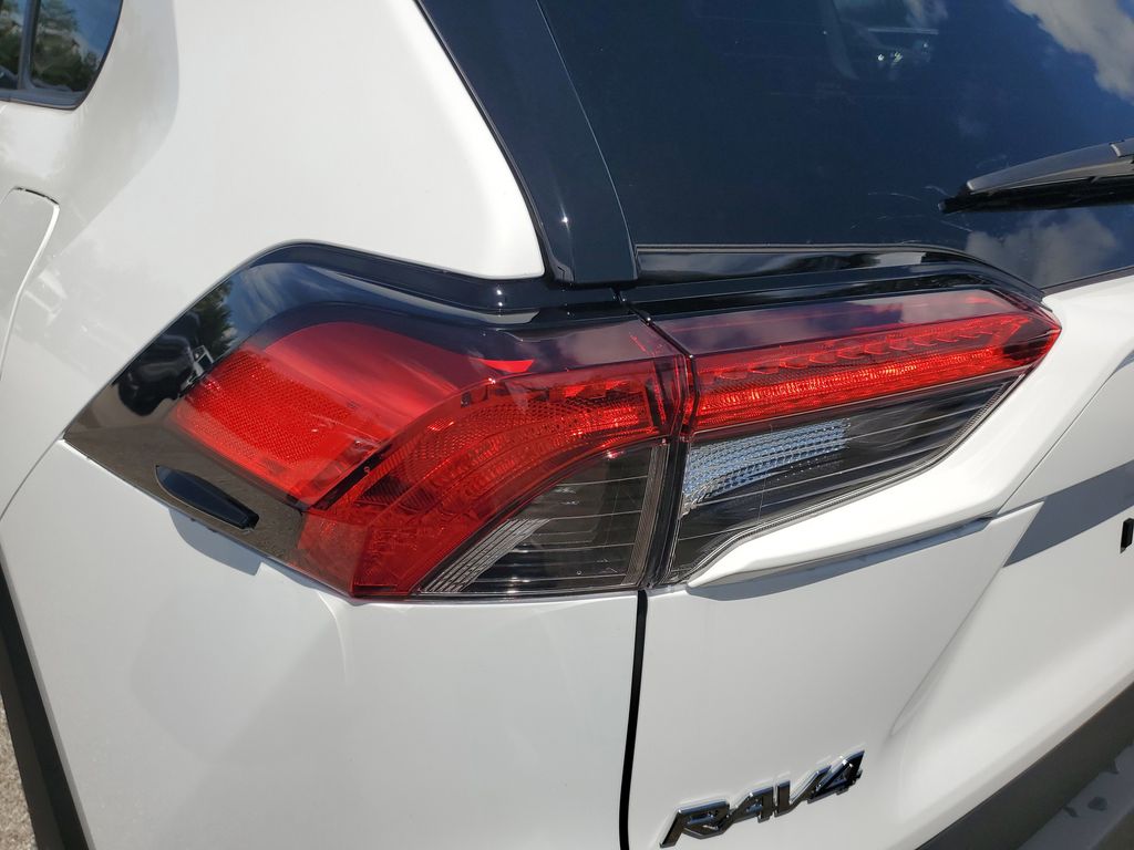 2025 Toyota RAV4 Hybrid XLE photo 11
