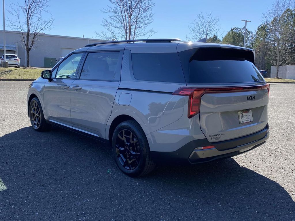 2025 Kia Carnival SX photo 4