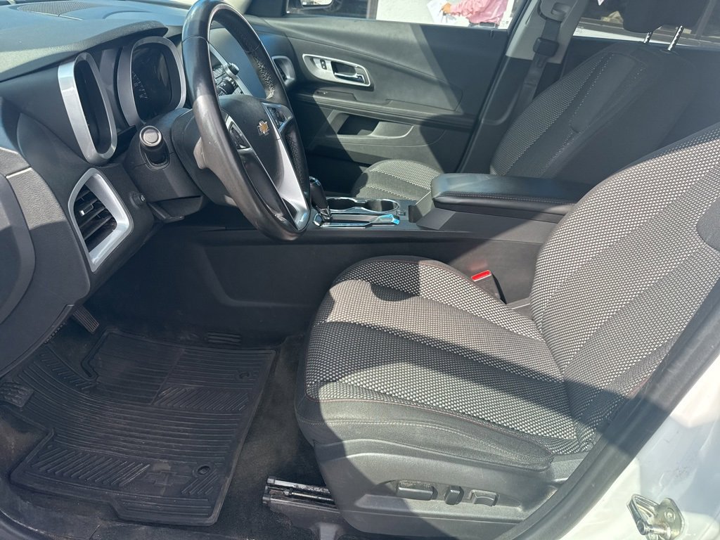 2017 Chevrolet Equinox LT photo 16