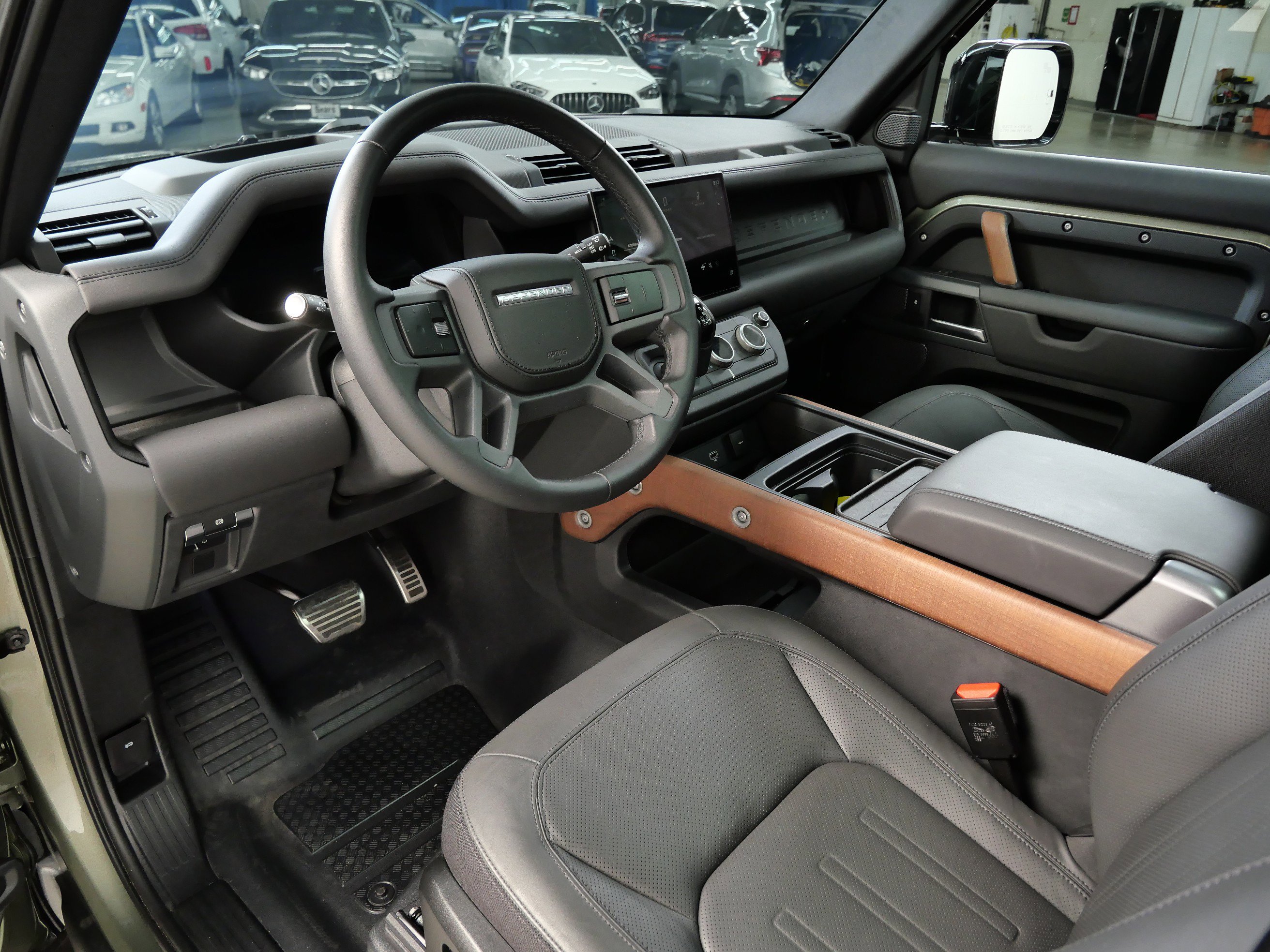 2023 Land Rover Defender 90 X photo 2