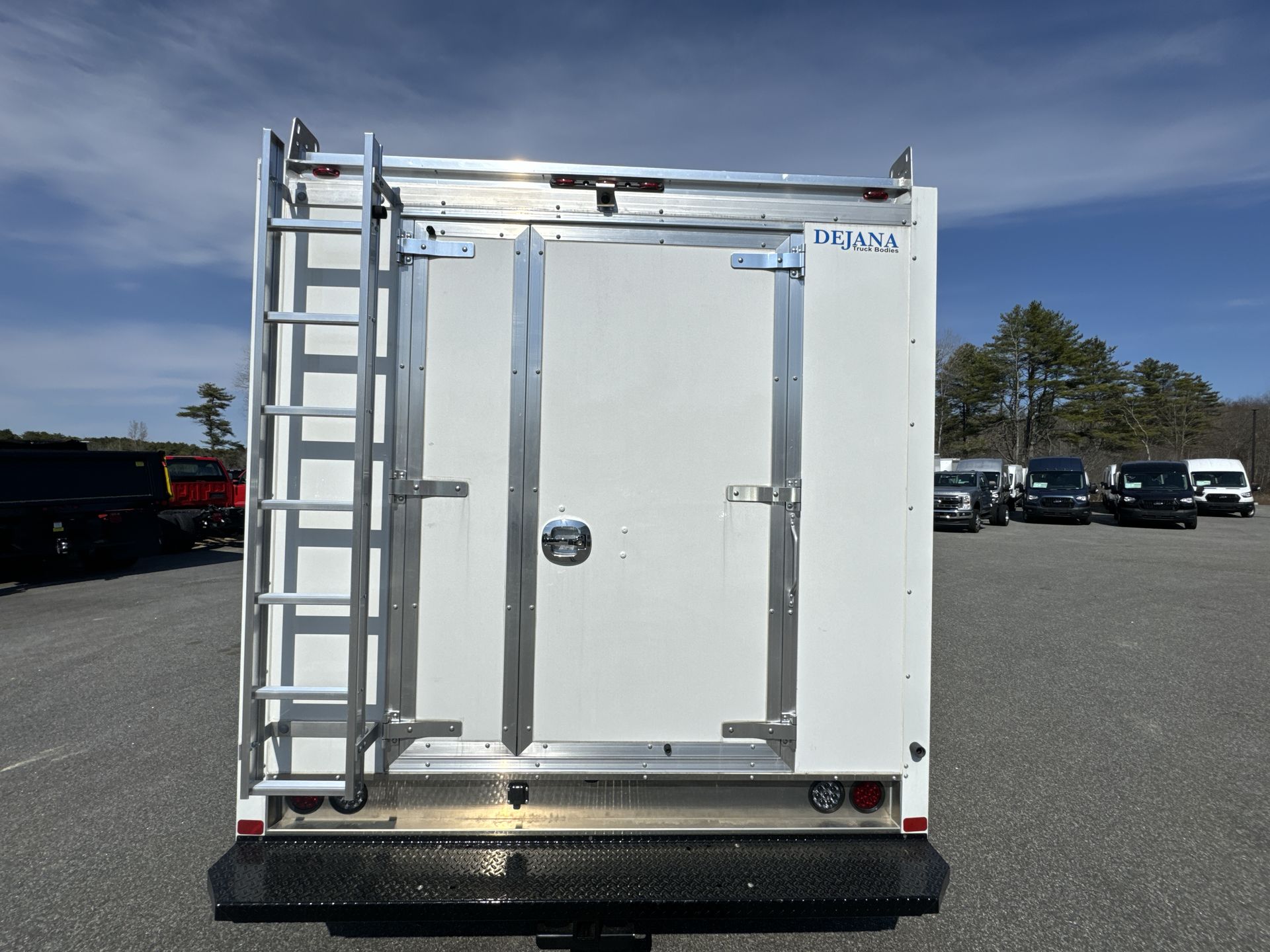 2026 Ford E-450 Cutaway photo 4