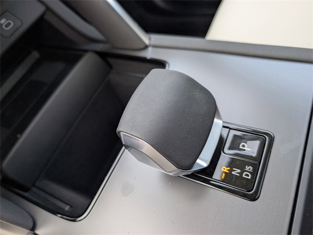 2025 Land Rover Discovery Sport S photo 12