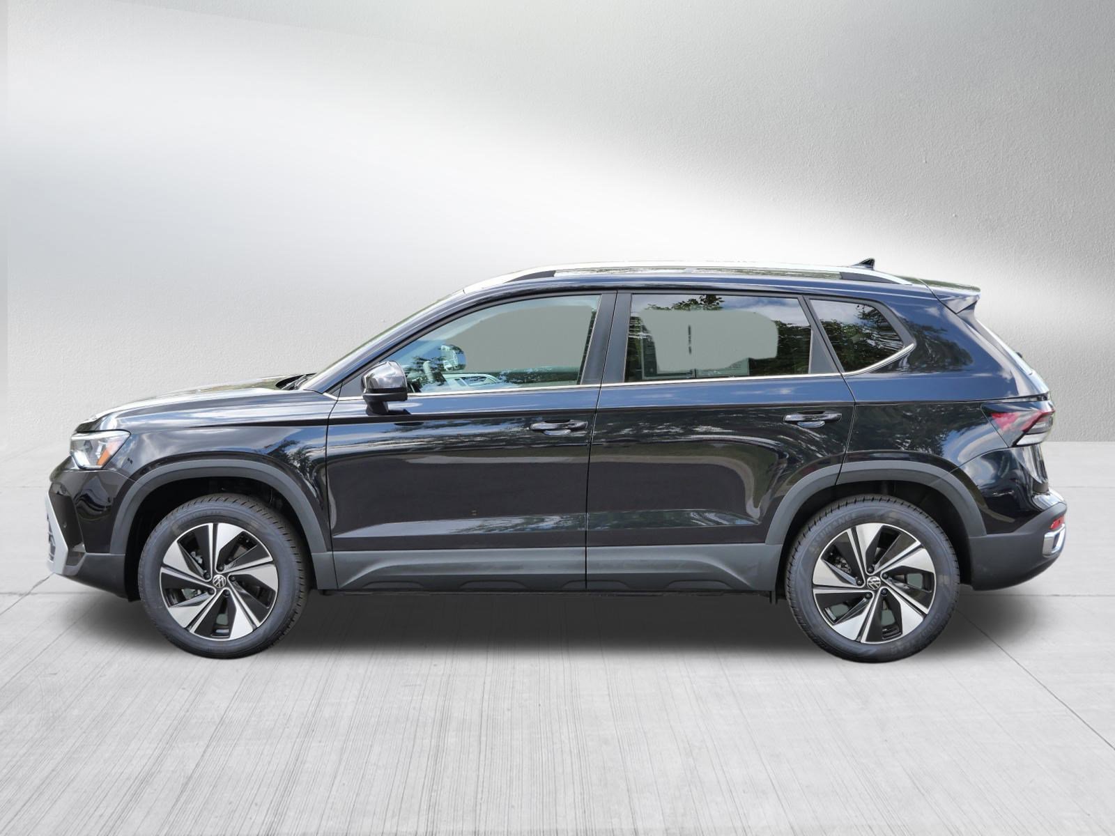 2025 Volkswagen Taos SE photo 4
