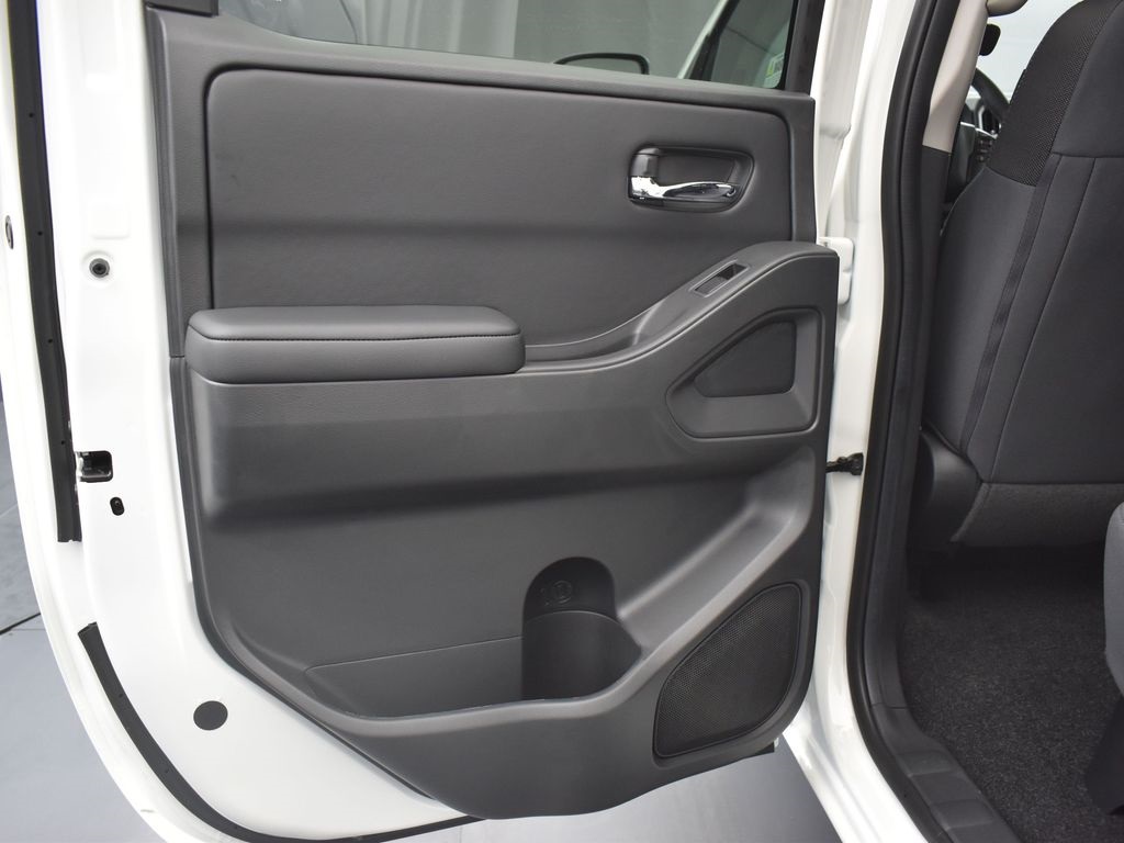 2025 Nissan Frontier SV photo 10