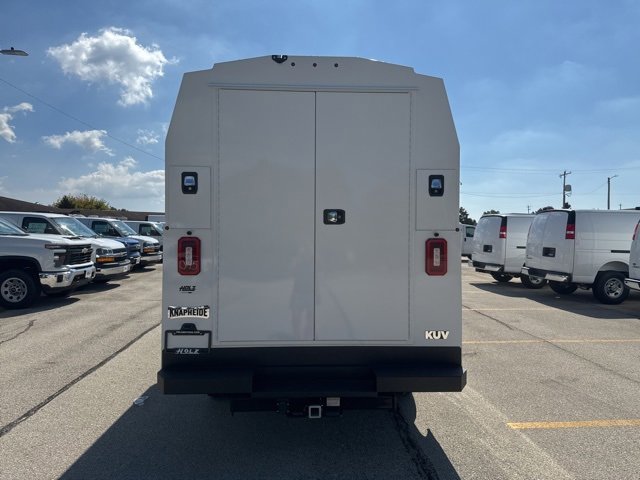 2025 Chevrolet Express Cutaway 3500 photo 5