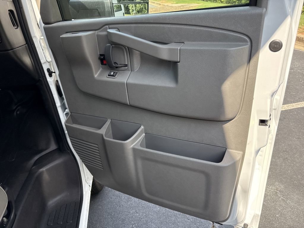 2025 Gmc Savana Cutaway 3500 photo 12